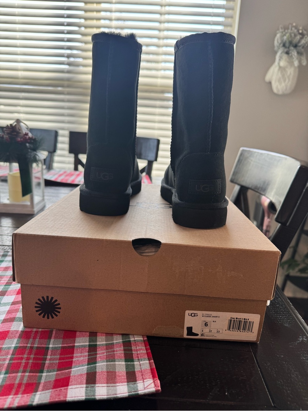 UGG Classic Short II New in Box